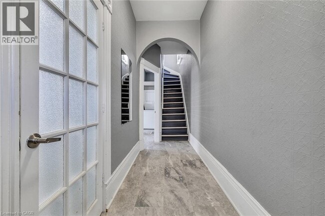 Building Photo - 174 William St