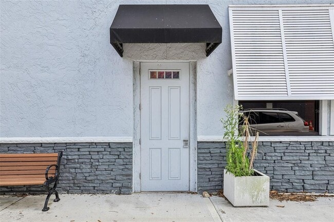 Building Photo - 801 W Montrose St