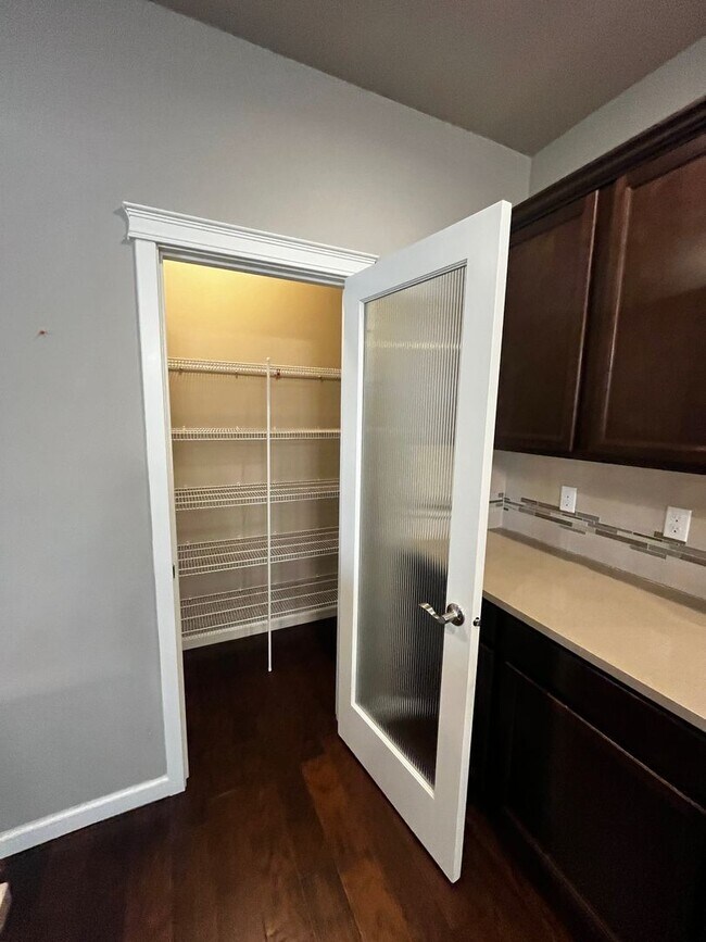 Foto del edificio - Large 4bed/3bath Home