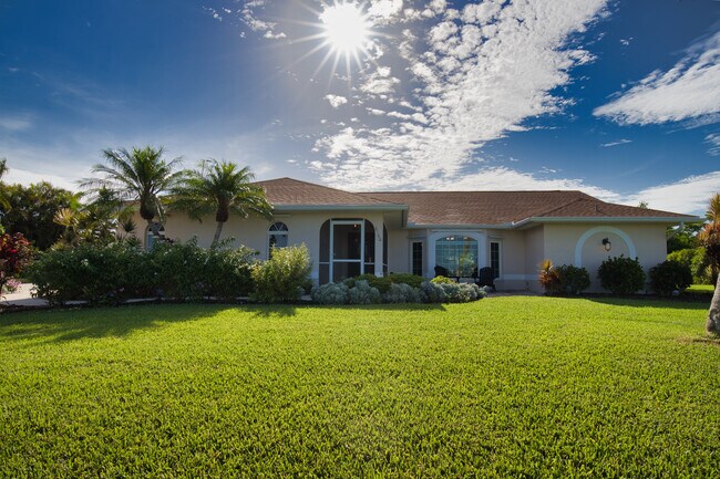 Building Photo - 8160 Casa De Meadows Dr