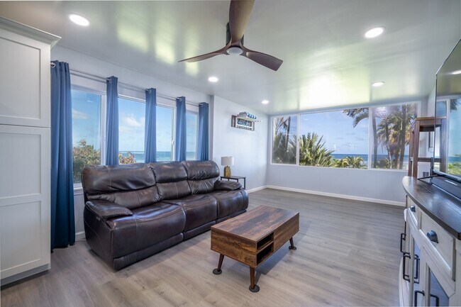 Foto del edificio - Epic Ocean-View 1bd at Makaua Village — Fully Renovated, Furnished, 2 Parking