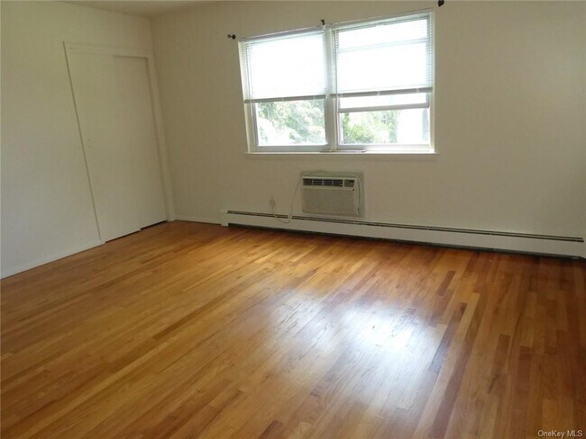Building Photo - 6 Duryea Pl