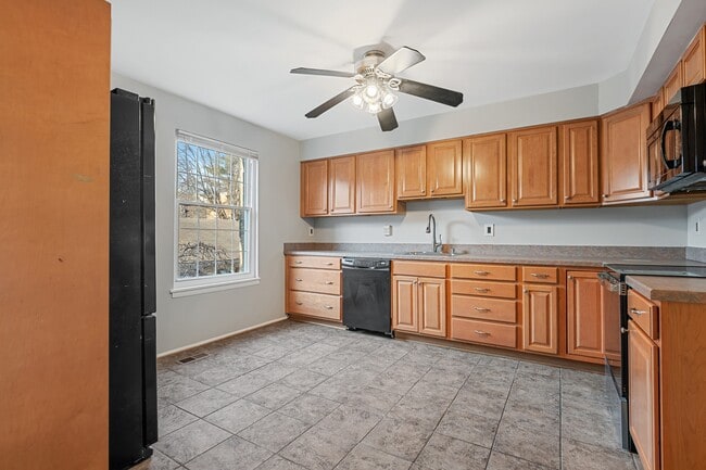 Building Photo - 10661 High Beam Ct