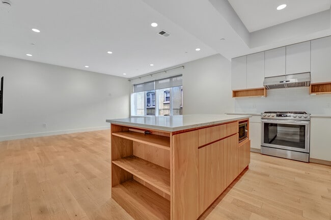 Foto del edificio - 3541 11th St NW