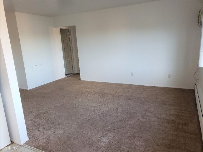 Foto del edificio - 1468 Village Ln