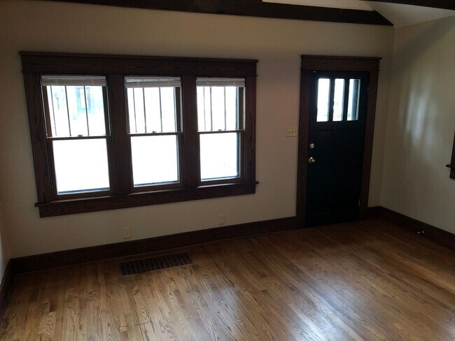 Foto del edificio - 1235 W Washington Blvd