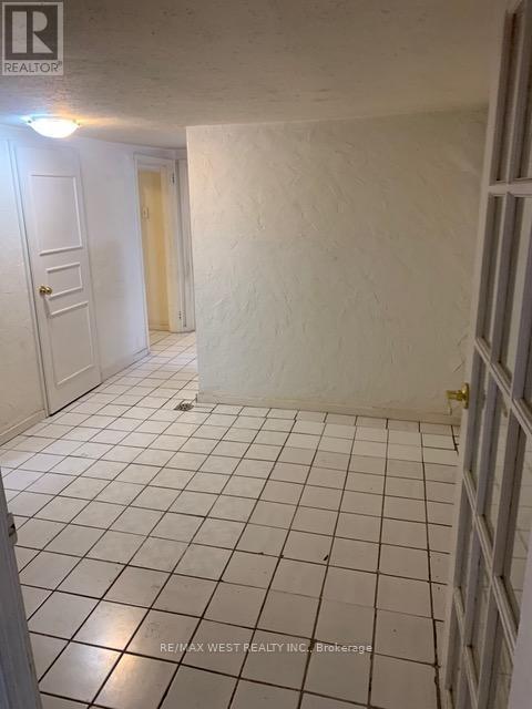 Photo du bâtiment - 730 Logan Ave