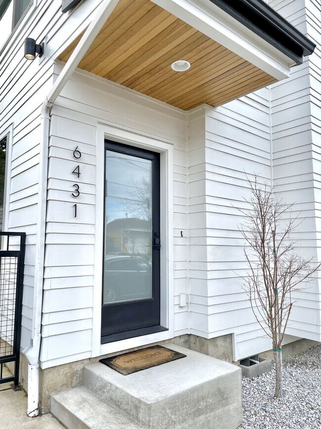 Foto del edificio - Beautiful townhouse with 2 en-suite bedroo...