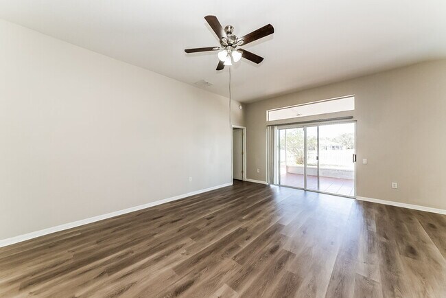 Foto del edificio - 926 Summer Breeze Dr