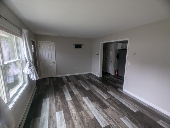 Building Photo - 124 Albe Dr