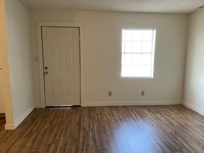 Building Photo - 543 Dulin St