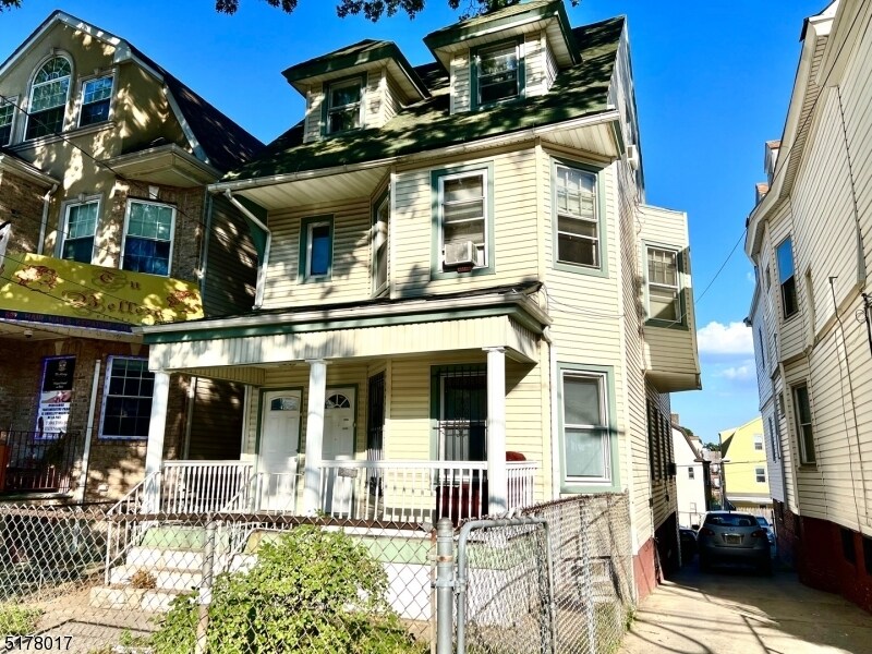 Primary Photo - 695 Mt Prospect Ave