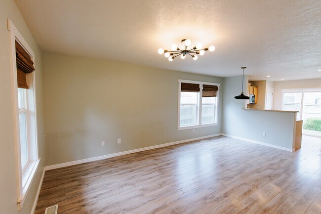 Foto del edificio - 3971 E Golden Eagle Rd