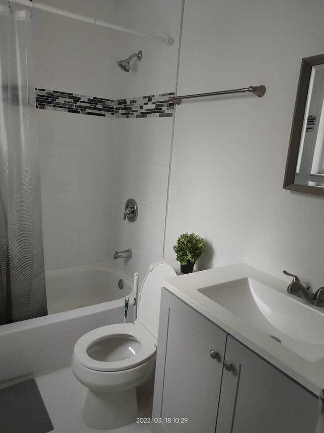 Foto del edificio - 7953 N Southwood Cir