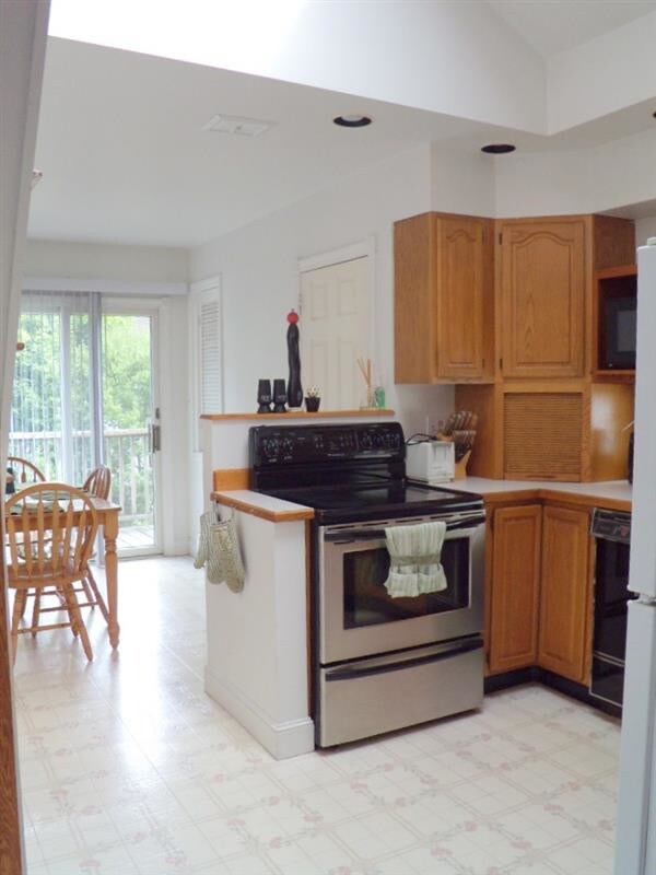 Primary Photo - 14 Maple Ave