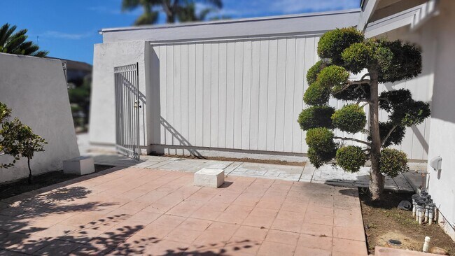 Foto del edificio - Beautifull 4 Bed 2 Bath In UTC Area