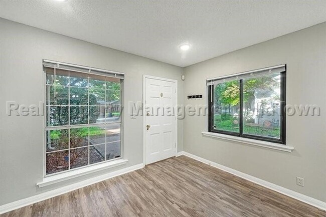 Foto del edificio - Charming home located in Ridglea North