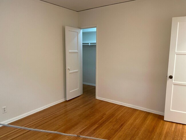 Building Photo - 438 S Gramercy Pl
