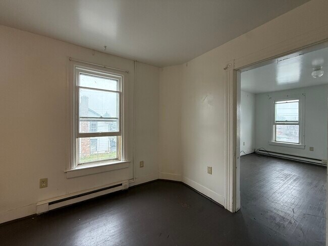 Building Photo - 703 2nd St