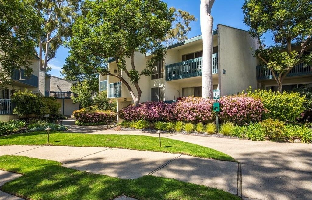 Outside 1 - 816 Camino Real