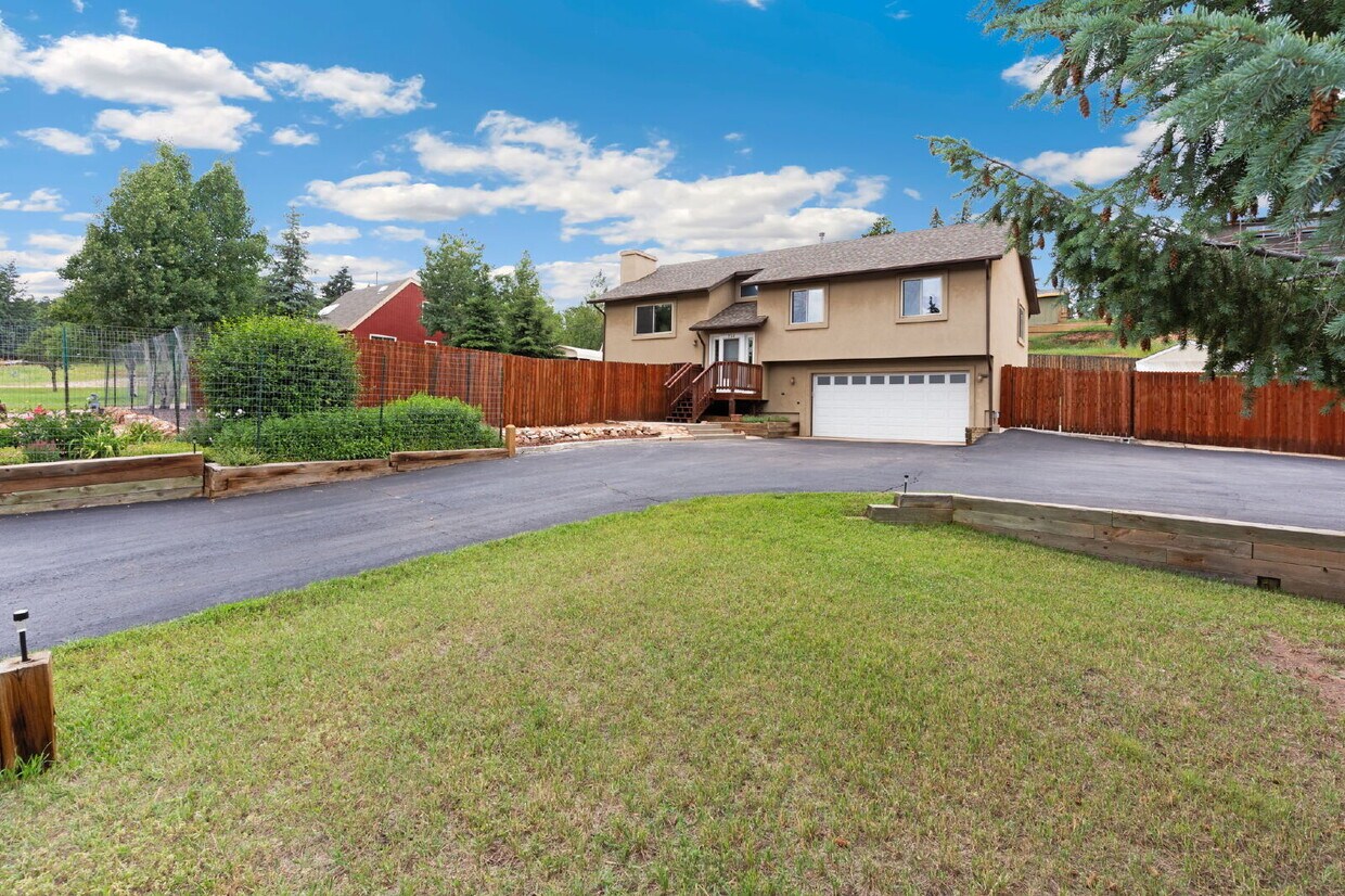 Foto principal - Rare Woodland Park Rental with RV Parking,...