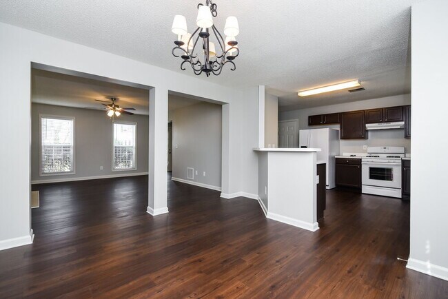 Foto del edificio - 4323 Chesapeake Trace