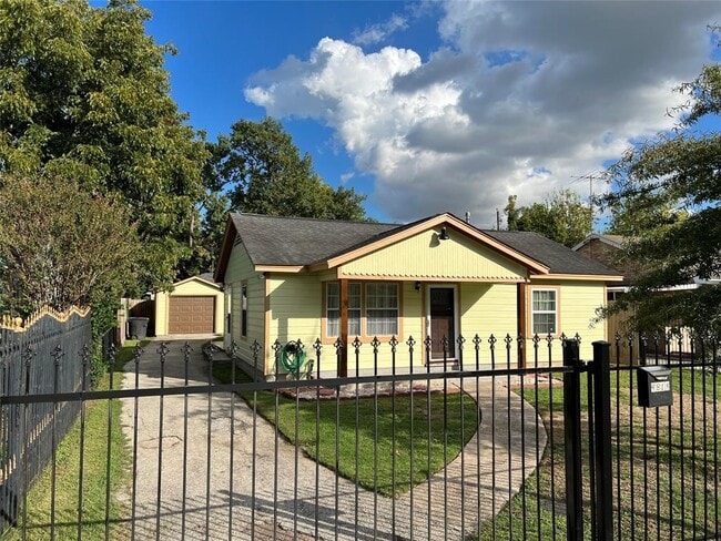 Building Photo - 4818 Cetti St