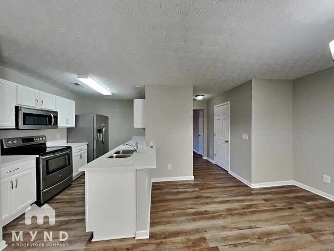 Foto del edificio - 5757 Strathmoor Manor Cir