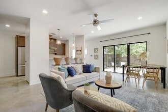 Building Photo - 2101 Montopolis Dr
