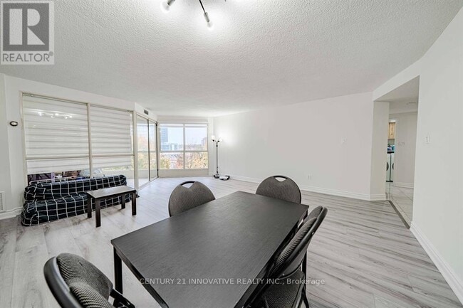 Building Photo - 5 Weldrick Rd W