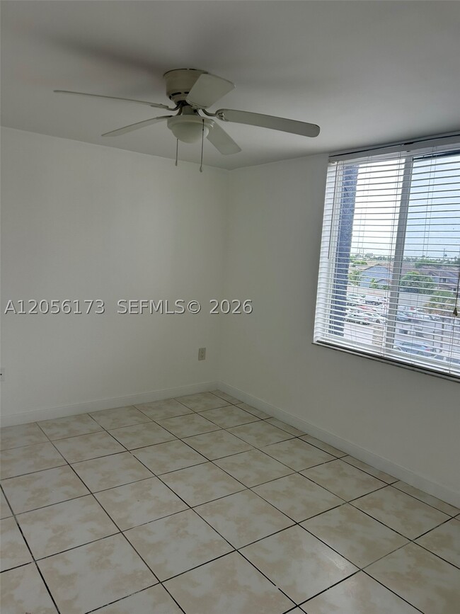 Building Photo - 10000 NW 80th Ct