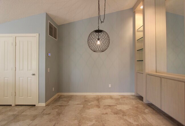 Building Photo - 10701 Chapman Oak Ct