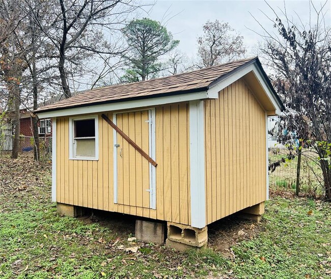 Building Photo - 1847 N Allen Ln