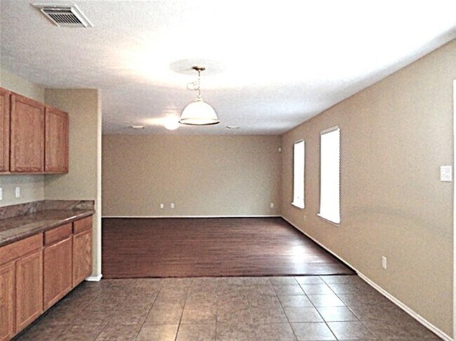 Building Photo - 18227 Thicket Grove Rd