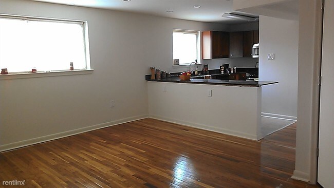 Foto del edificio - 136 W Allens Ln