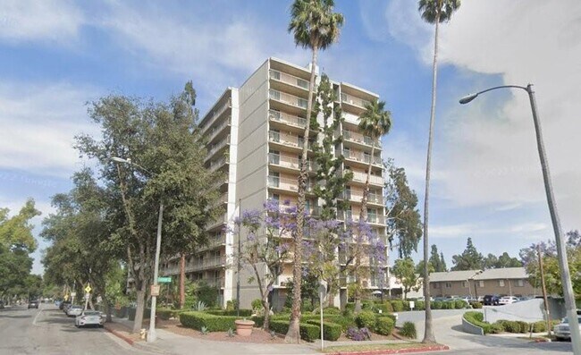 Foto del edificio - 560 E Villa St