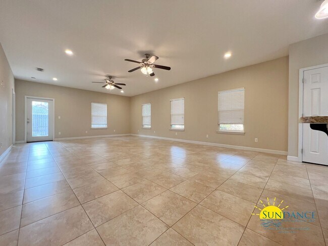 Foto del edificio - 3 Bedroom Home in Mary Esther near Hurlbur...