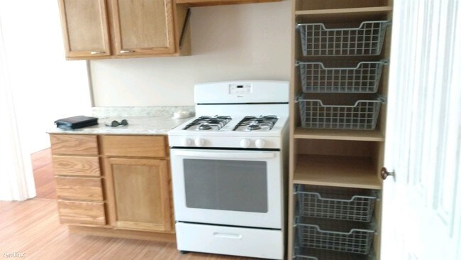 Building Photo - 1 br, 1 bath  - 2301 N Leavitt St Apt 2RF