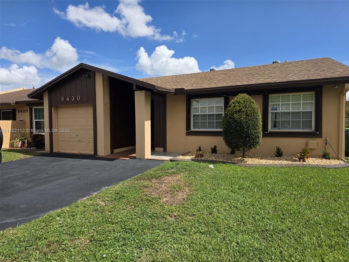 Foto principal - 9430 S Meadows Cir
