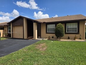 Building Photo - 9430 S Meadows Cir