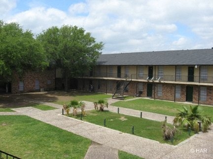 Glenbrook East - Lenora Apartments