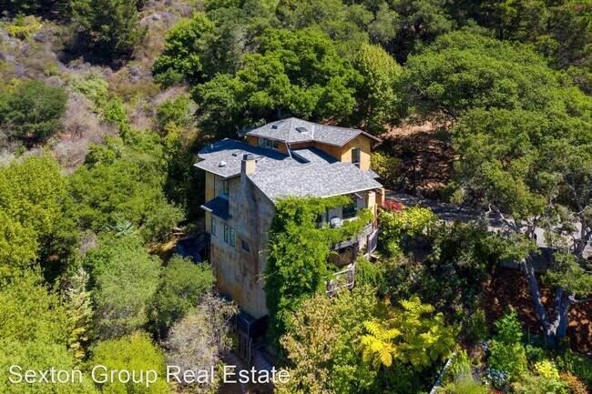 Building Photo - 3 br, 2.5 bath House - 1219 Grand View Dr.