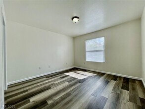 Building Photo - 555 E Silverado Ranch Blvd