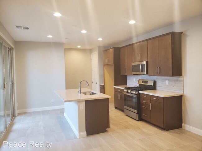 Building Photo - 3 br, 3 bath House - 501 Tokopah Falls
