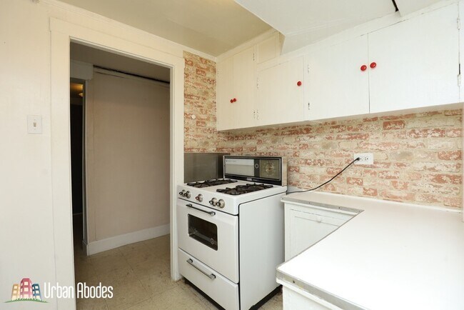 Building Photo - 4437 N Rockwell St