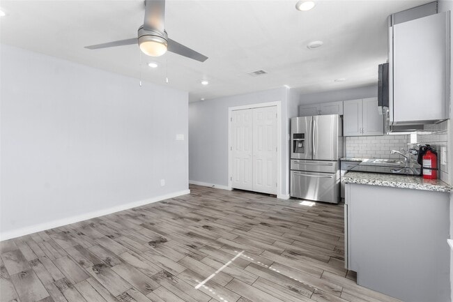 Foto del edificio - 6809 Glass St