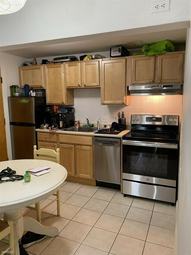 Primary Photo - 2 br, 1 bath Condo - 11 Commonwealth Ct # 700
