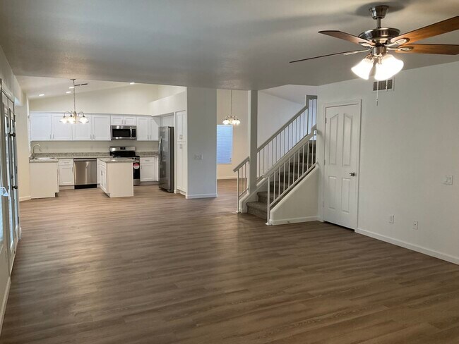 Building Photo - 8620 W Village Dr