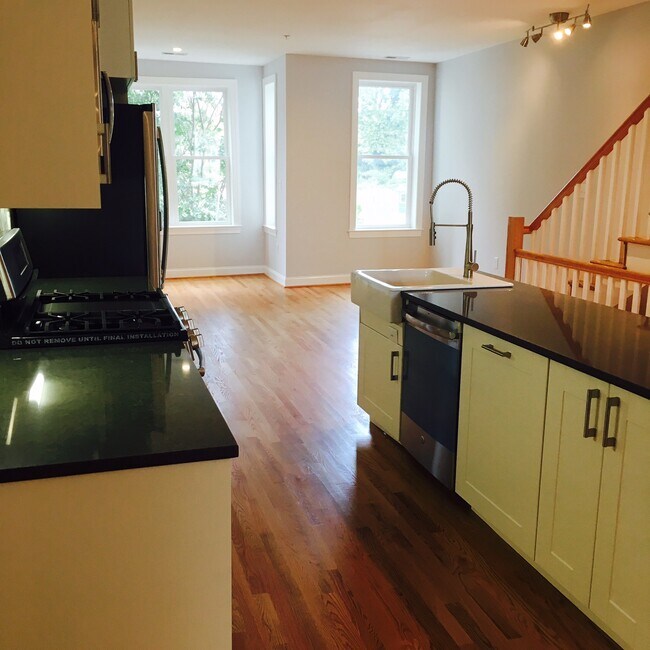 Foto del edificio - 2803 11th St NW