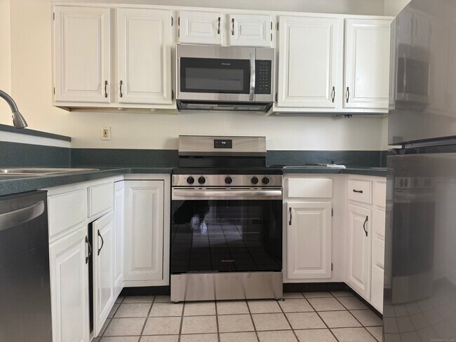 Foto del edificio - 11 Strathmore Ln